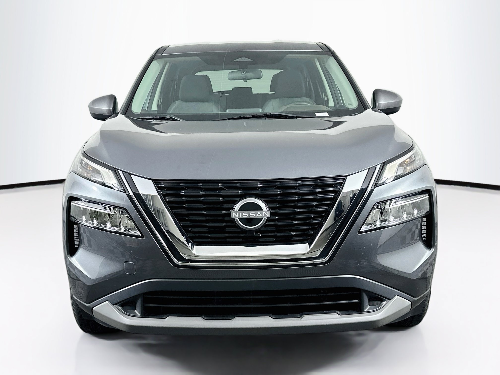 Used 2023 Nissan Rogue SV FWD image 2