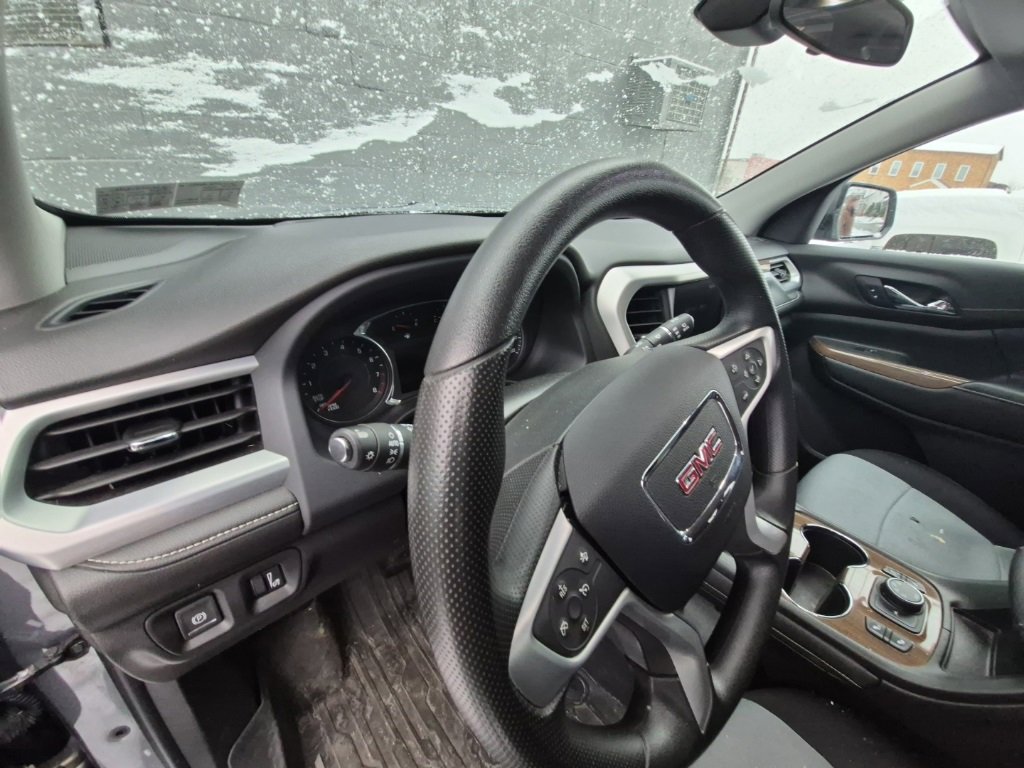 Used 2021 GMC Acadia SLE w/ Driver Convenience Package image 10