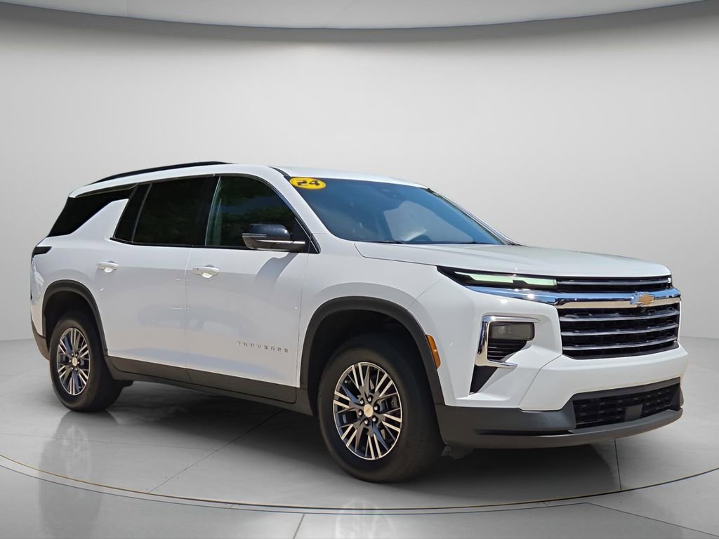 Used 2024 Chevrolet Traverse LT w/ Trailering Package FWD image 9