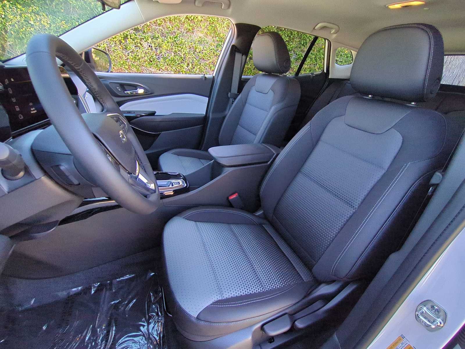 New 2026 Chevrolet Trax LT w/ Midnight Edition FWD image 22