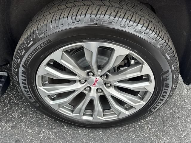 Used 2021 GMC Yukon Denali w/ Denali Premium Package RWD image 39