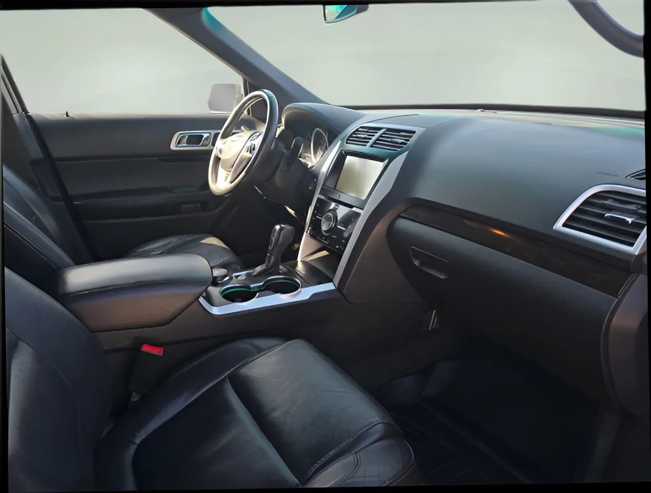 Used 2015 Ford Explorer Limited image 23