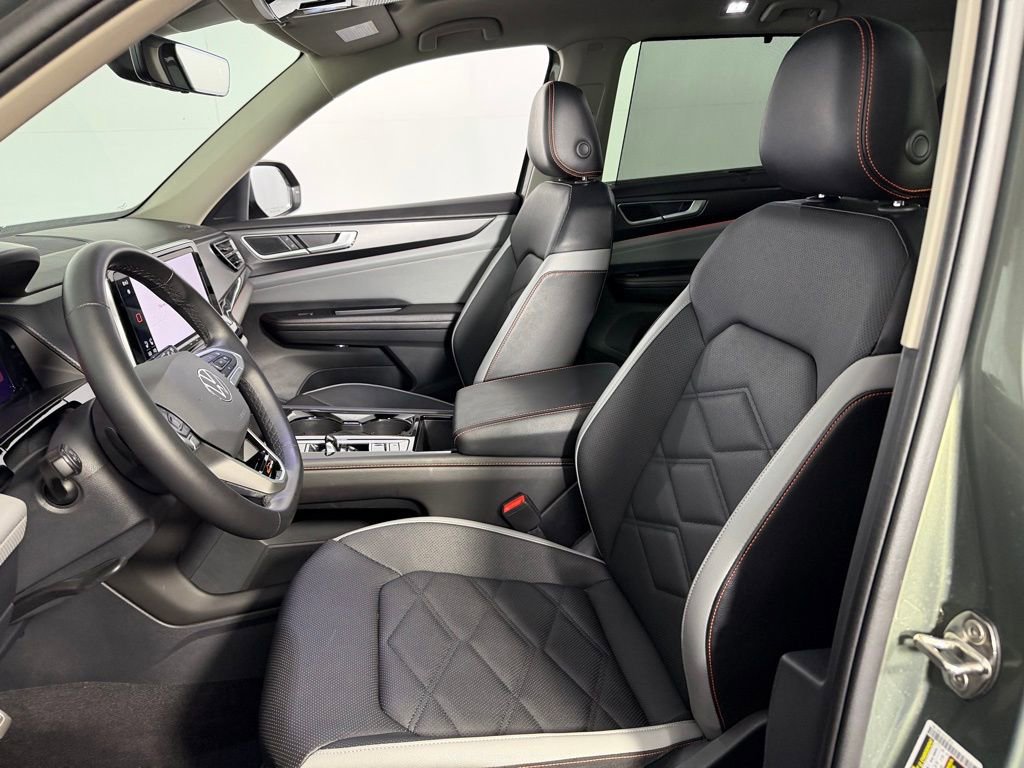 Used 2024 Volkswagen Atlas Peak Edition SE AWD/4WD image 20