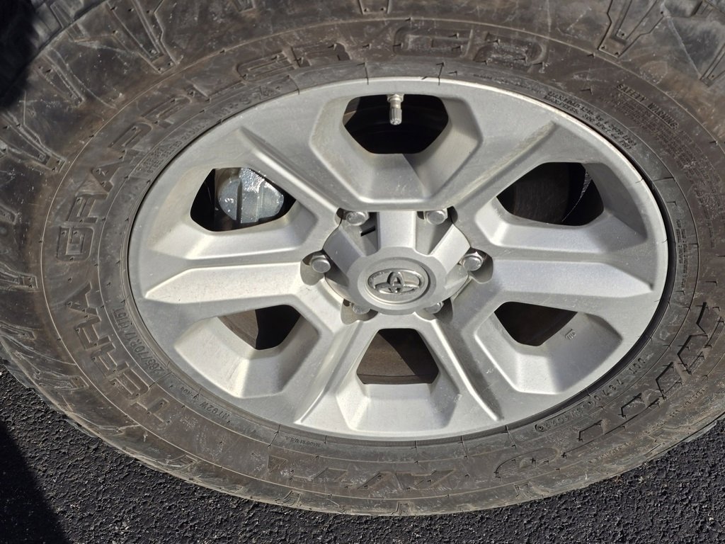 Used 2015 Toyota 4Runner SR5 image 23