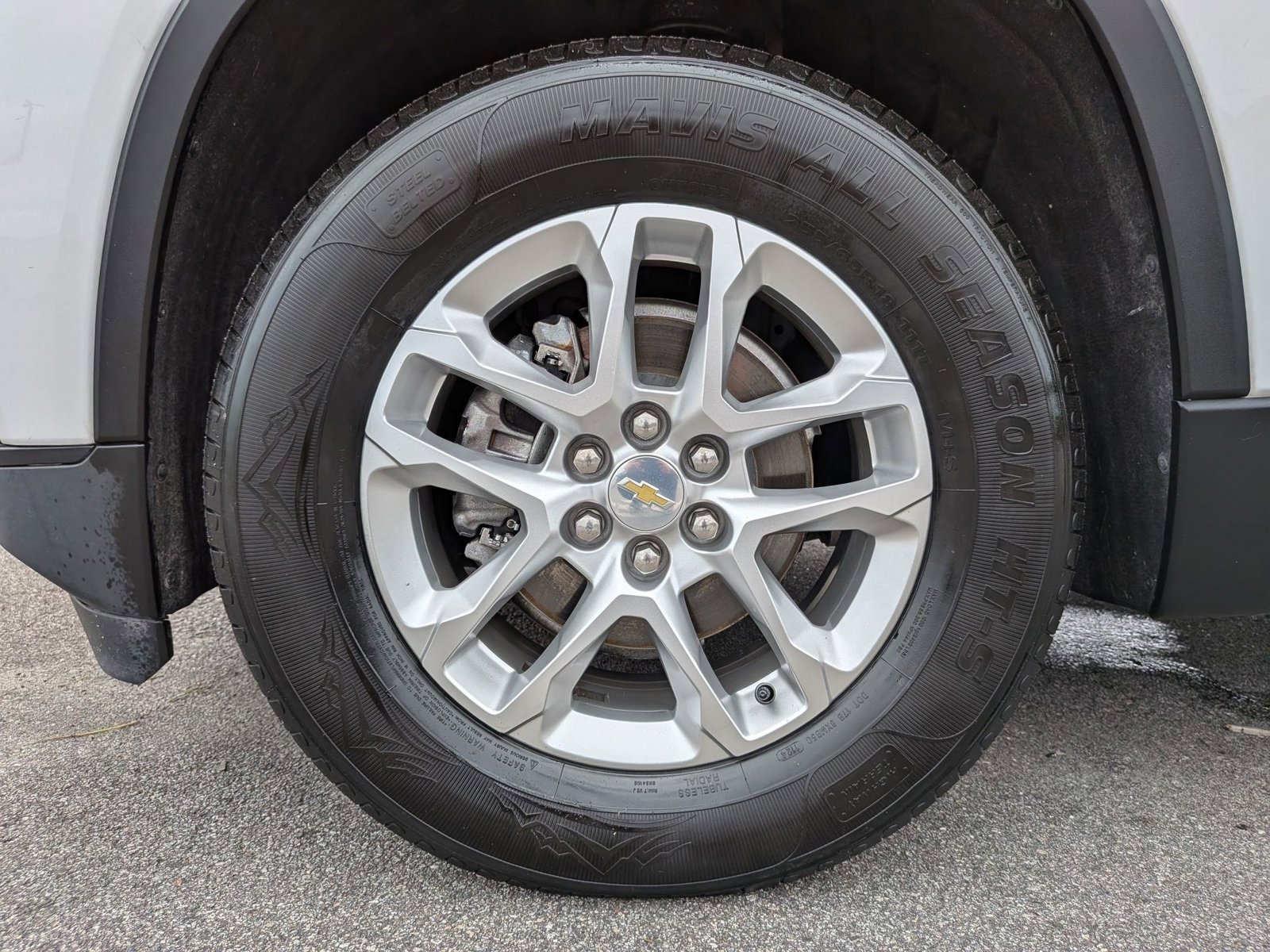 Used 2021 Chevrolet Traverse LS FWD image 24