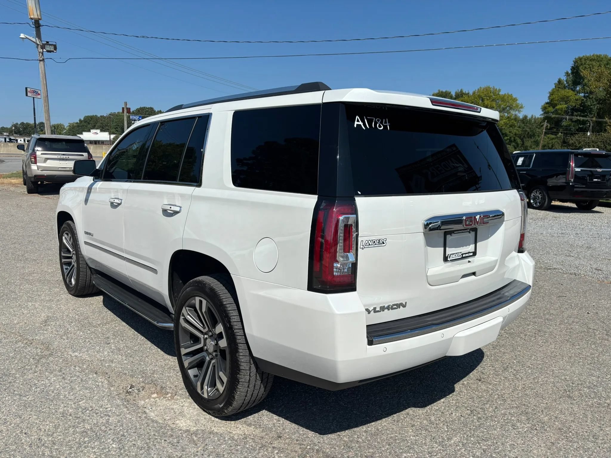 Used 2017 GMC Yukon Denali w/ Open Road Package AWD/4WD image 3