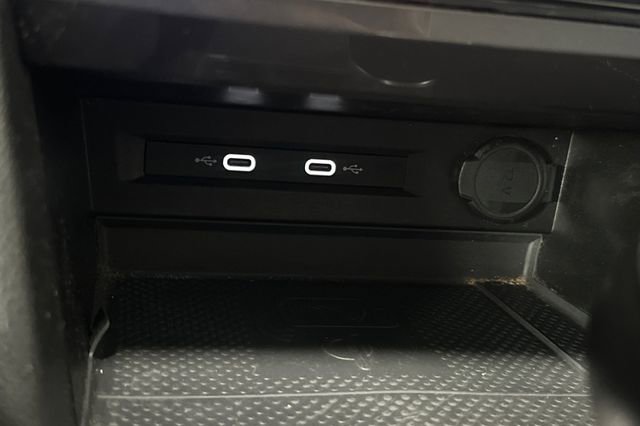 Certified 2022 Volkswagen Tiguan SE image 38