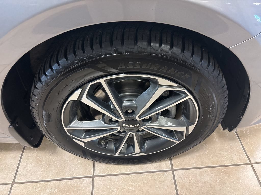 Used 2023 Kia Forte LXS w/ LXS Technology Package FWD image 25