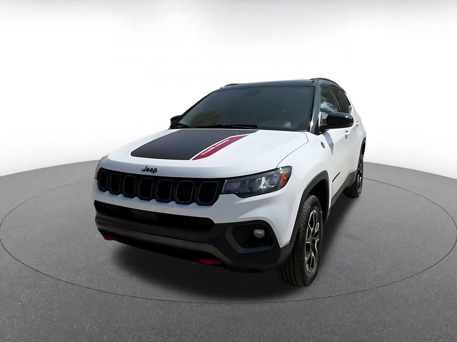 Used 2025 Jeep Compass Trailhawk AWD/4WD image 6