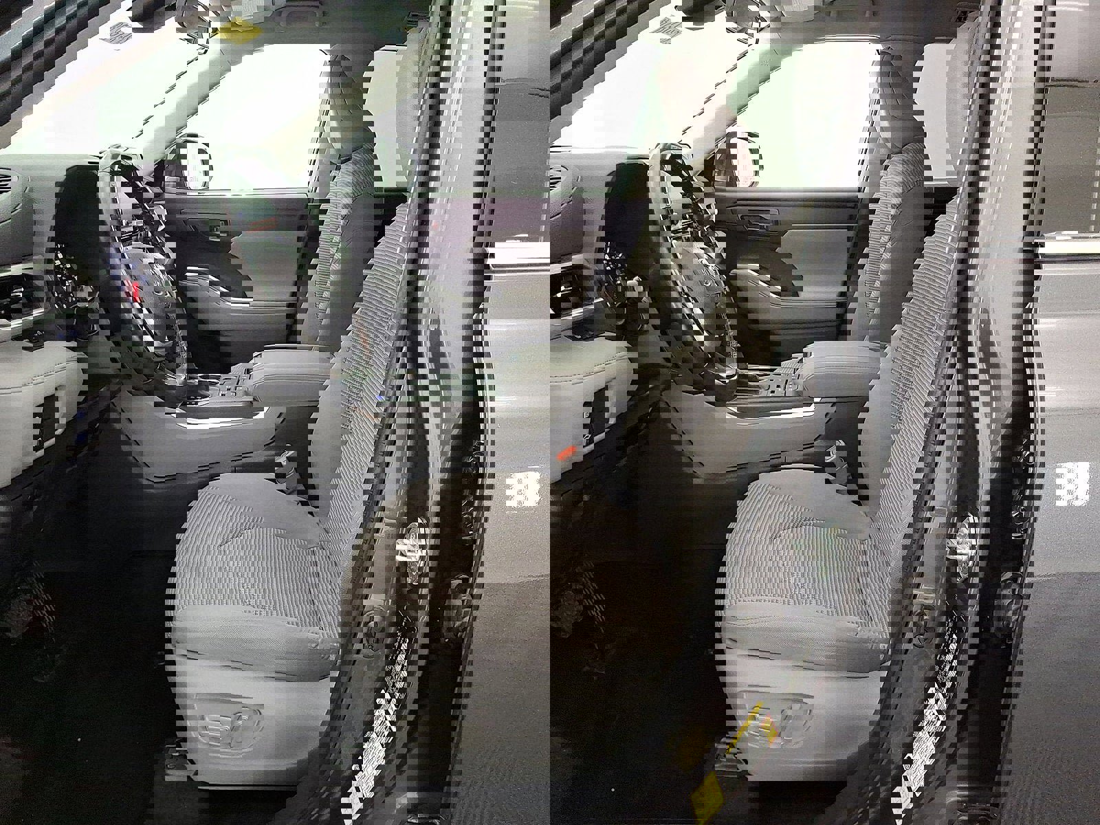 Used 2022 Toyota Highlander LE image 11