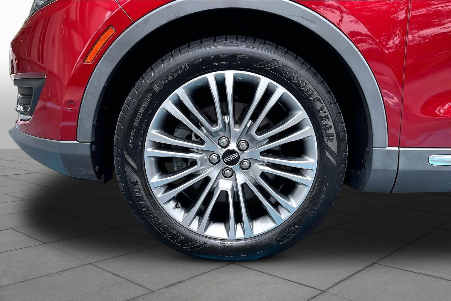 Used 2018 Lincoln MKX Reserve w/ Driver Assistance Package FWD image 11
