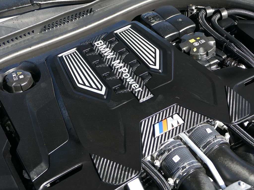 Used 2025 BMW M8 Competition w/ M Carbon Exterior Package AWD/4WD image 31