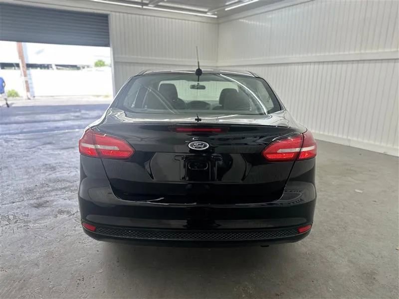 Used 2017 Ford Focus SE FWD image 8