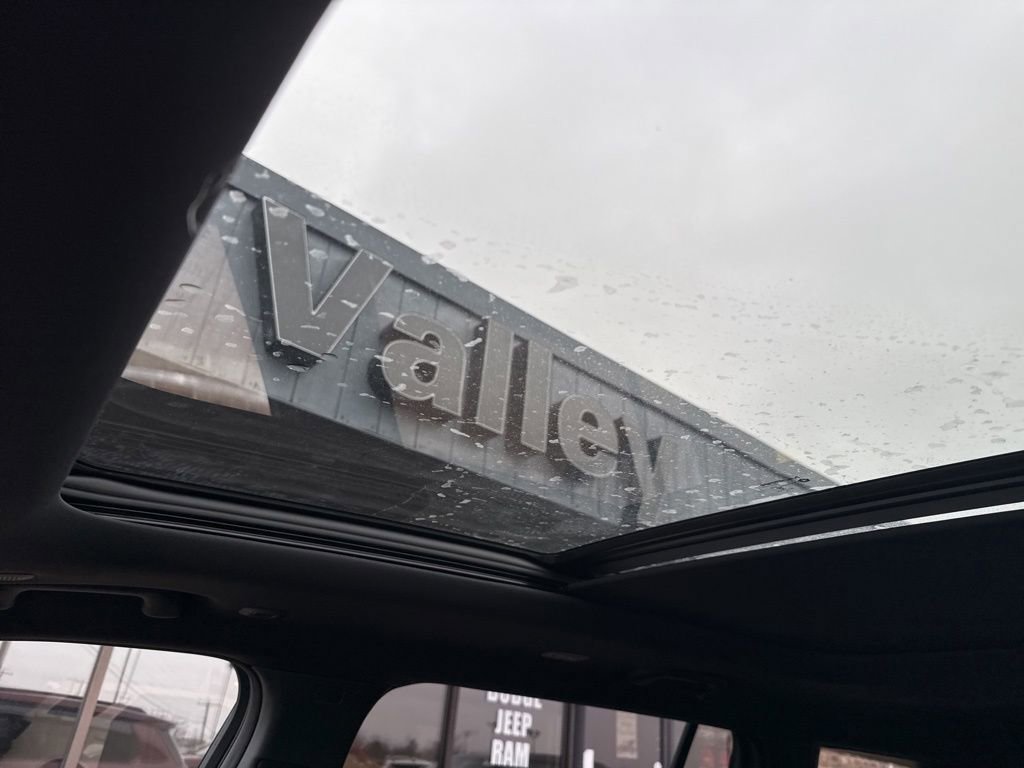 New 2025 Jeep Grand Cherokee L Limited w/ Black Appearance Package image 60