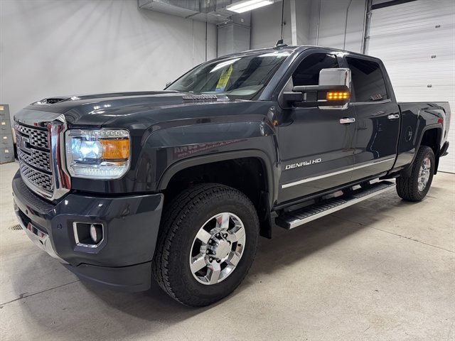 Used 2018 GMC Sierra 3500 Denali w/ Duramax Plus Package image 3