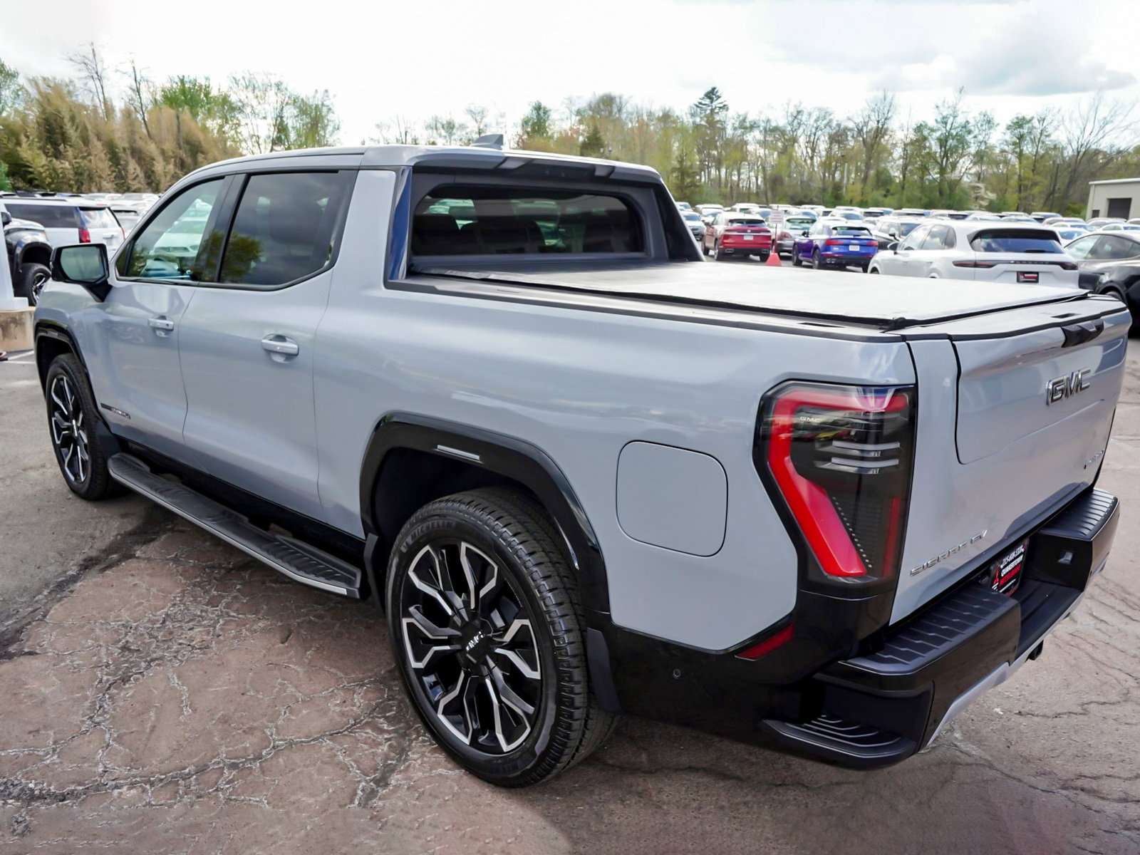 Used 2024 GMC Sierra EV Denali image 4