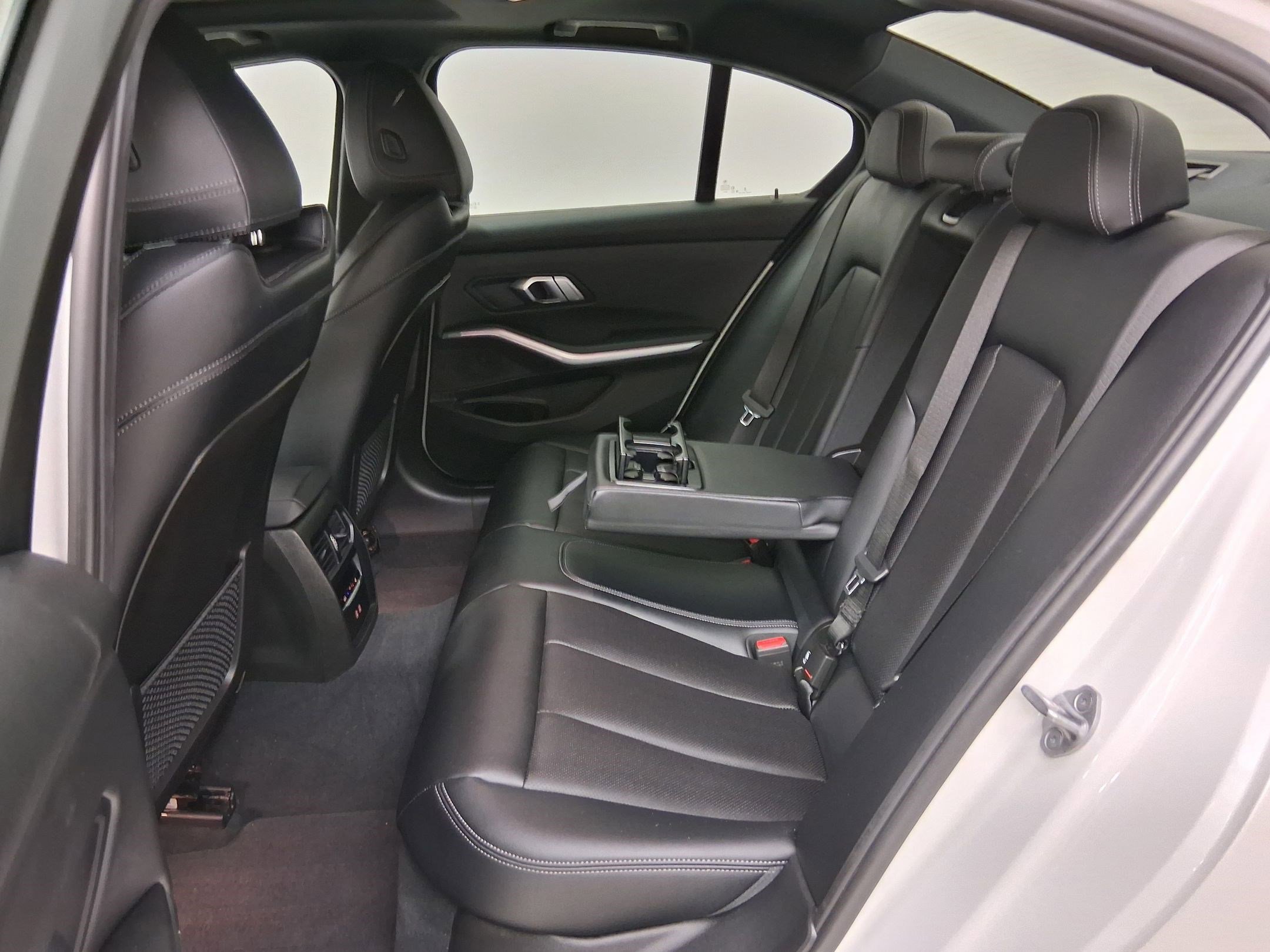 Used 2023 BMW 330i Sedan w/ Premium Package image 14