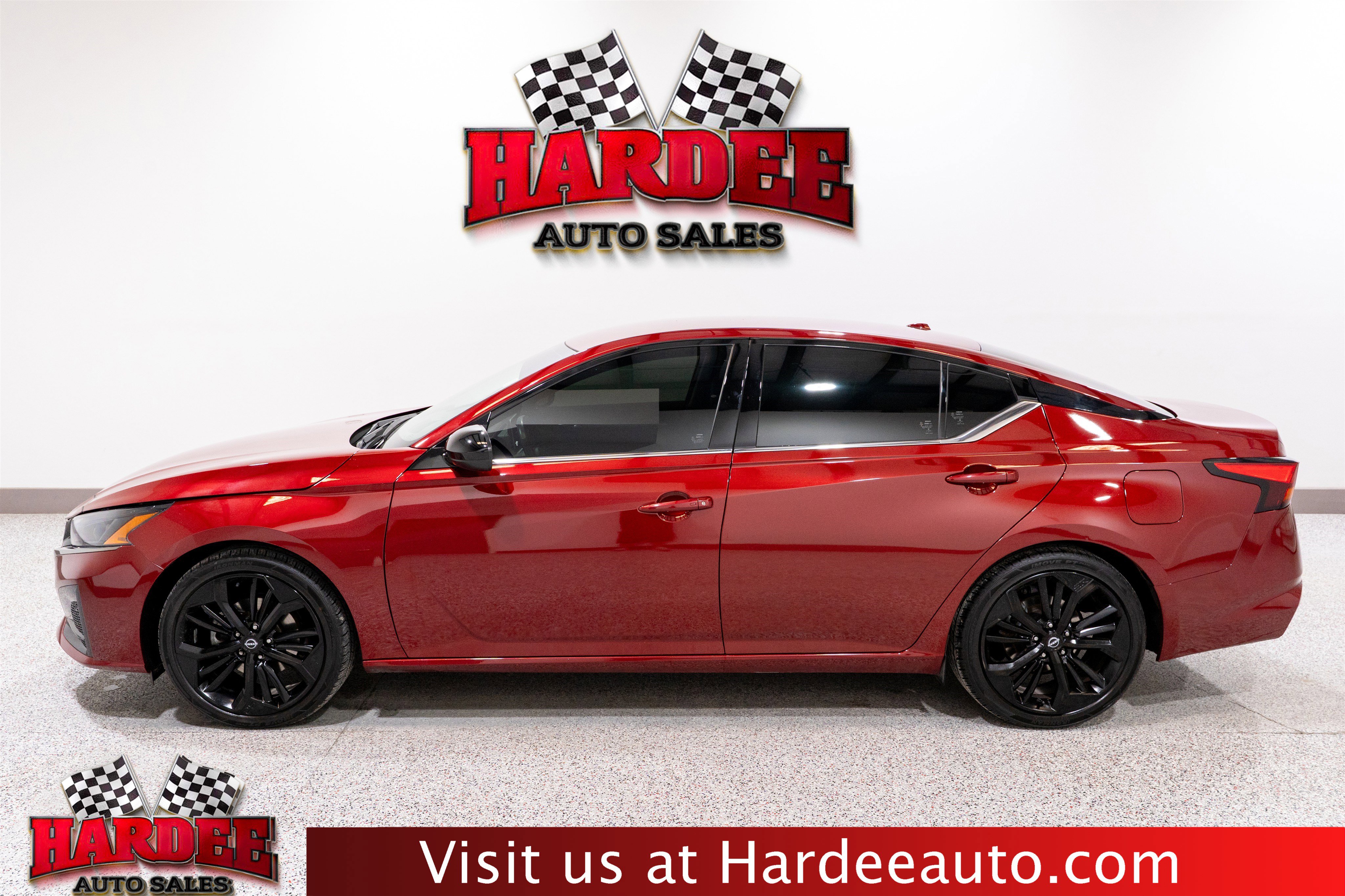 Used 2024 Nissan Altima 2.5 SR FWD image 1