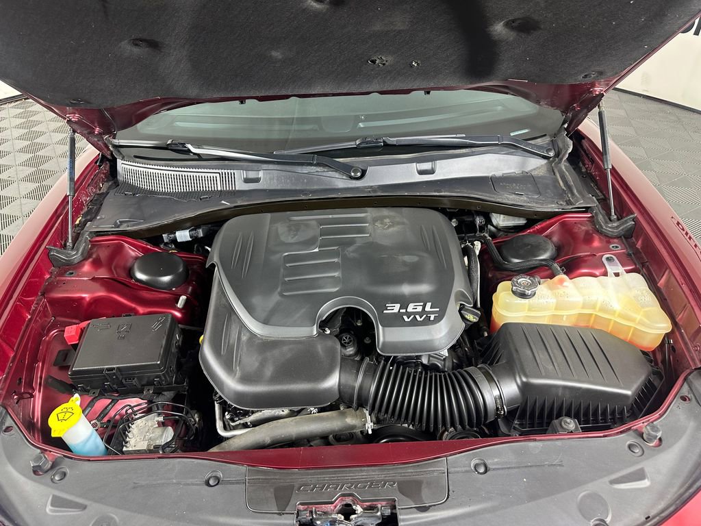 Used 2020 Dodge Charger SXT RWD image 11