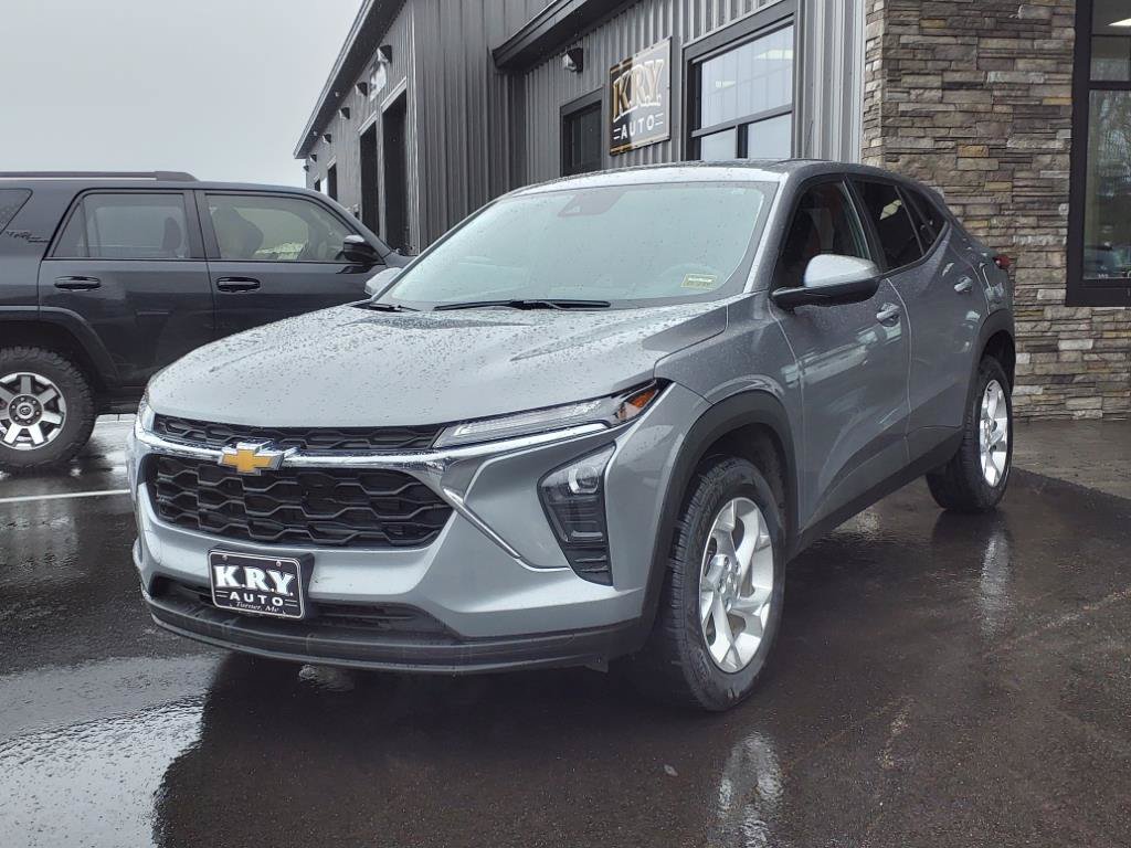 Used 2024 Chevrolet Trax LS w/ LS Convenience Package FWD image 1