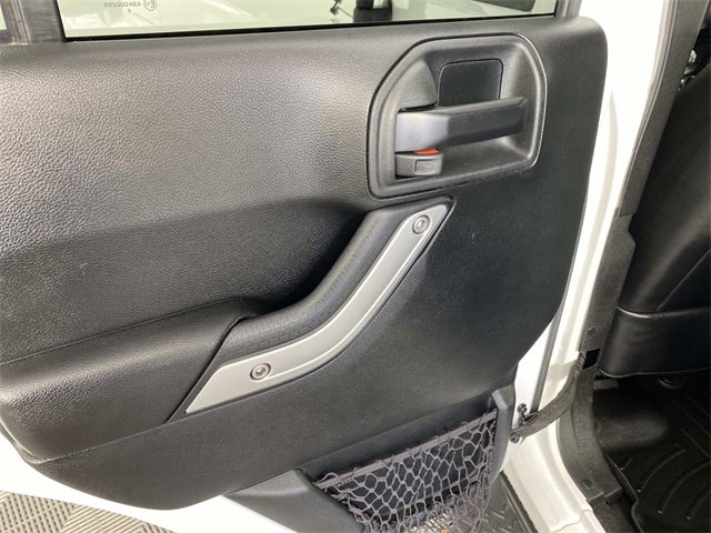 Used 2018 Jeep Wrangler Unlimited Sahara w/ Connectivity Group image 24