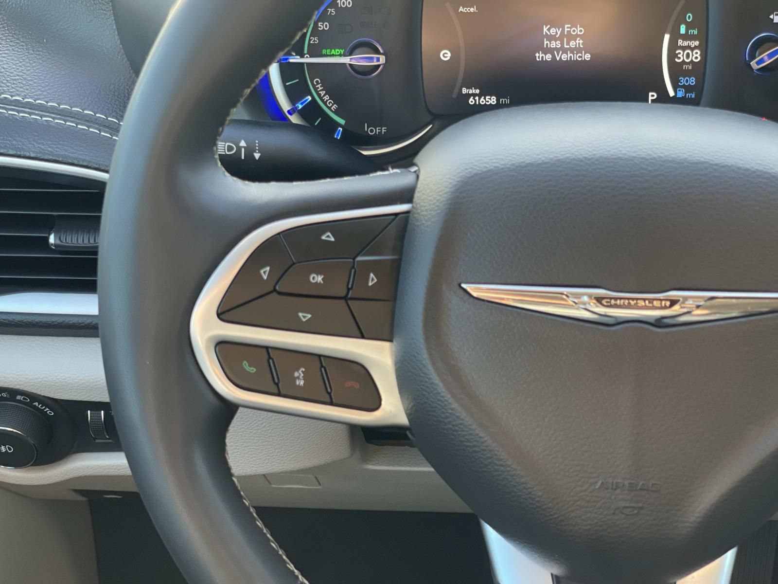 Used 2024 Chrysler Pacifica Limited FWD image 10