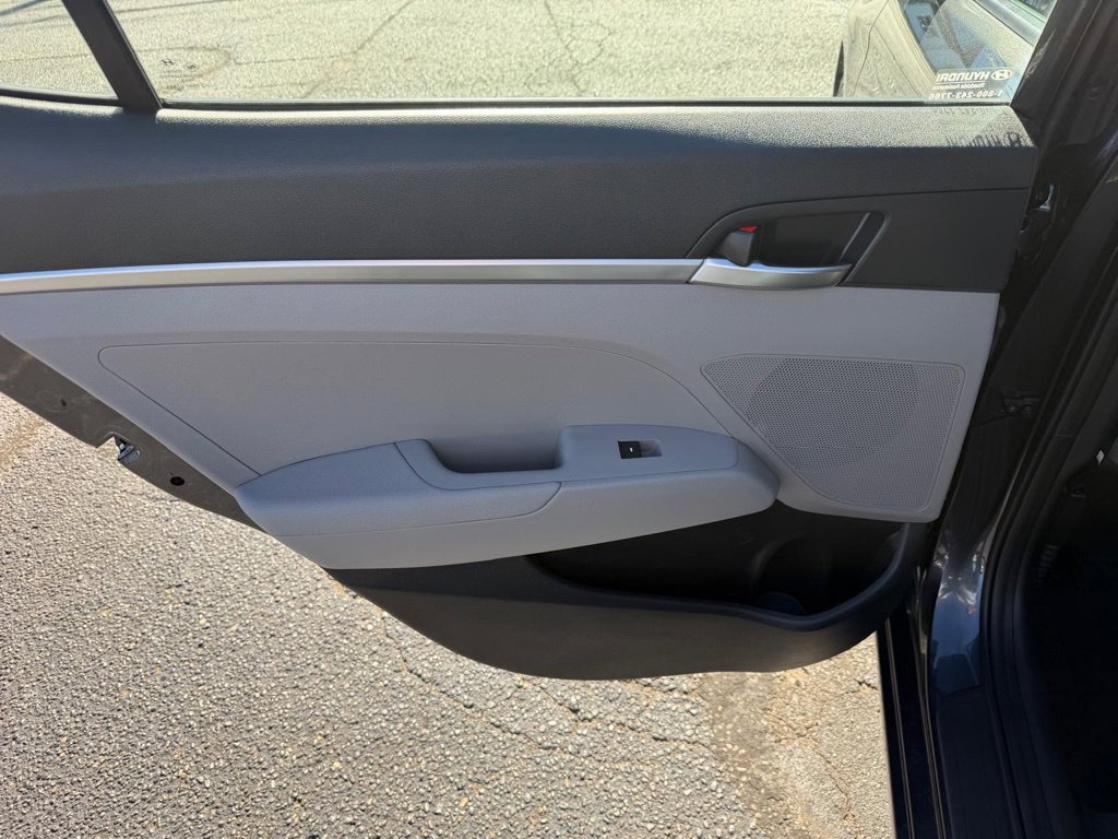Used 2020 Hyundai Elantra SE FWD image 17