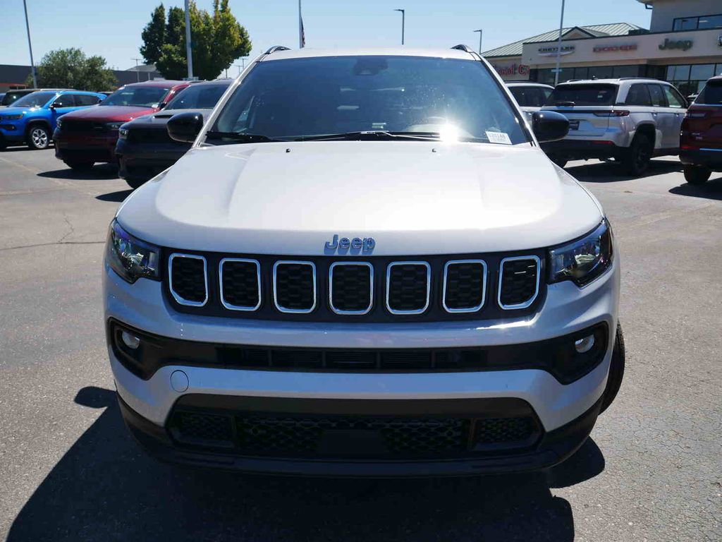 New 2025 Jeep Compass Latitude image 2