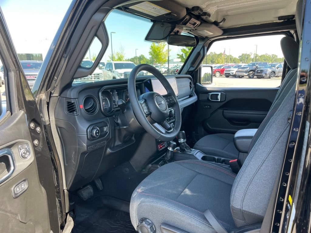Certified 2025 Jeep Gladiator Rubicon w/ Convenience Group AWD/4WD image 36