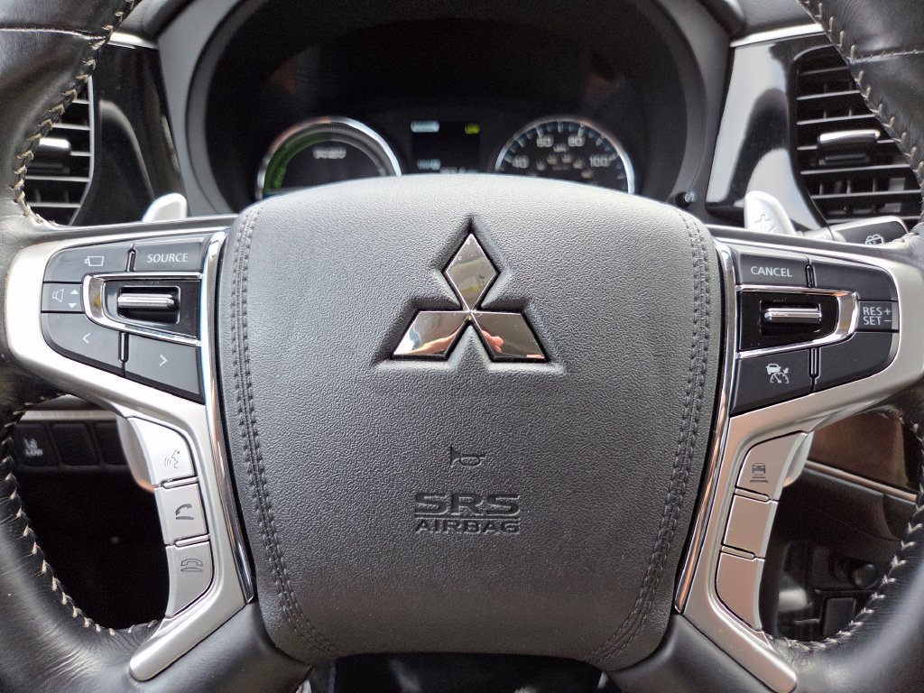 Used 2018 Mitsubishi Outlander 4WD Plug-In Hybrid image 40