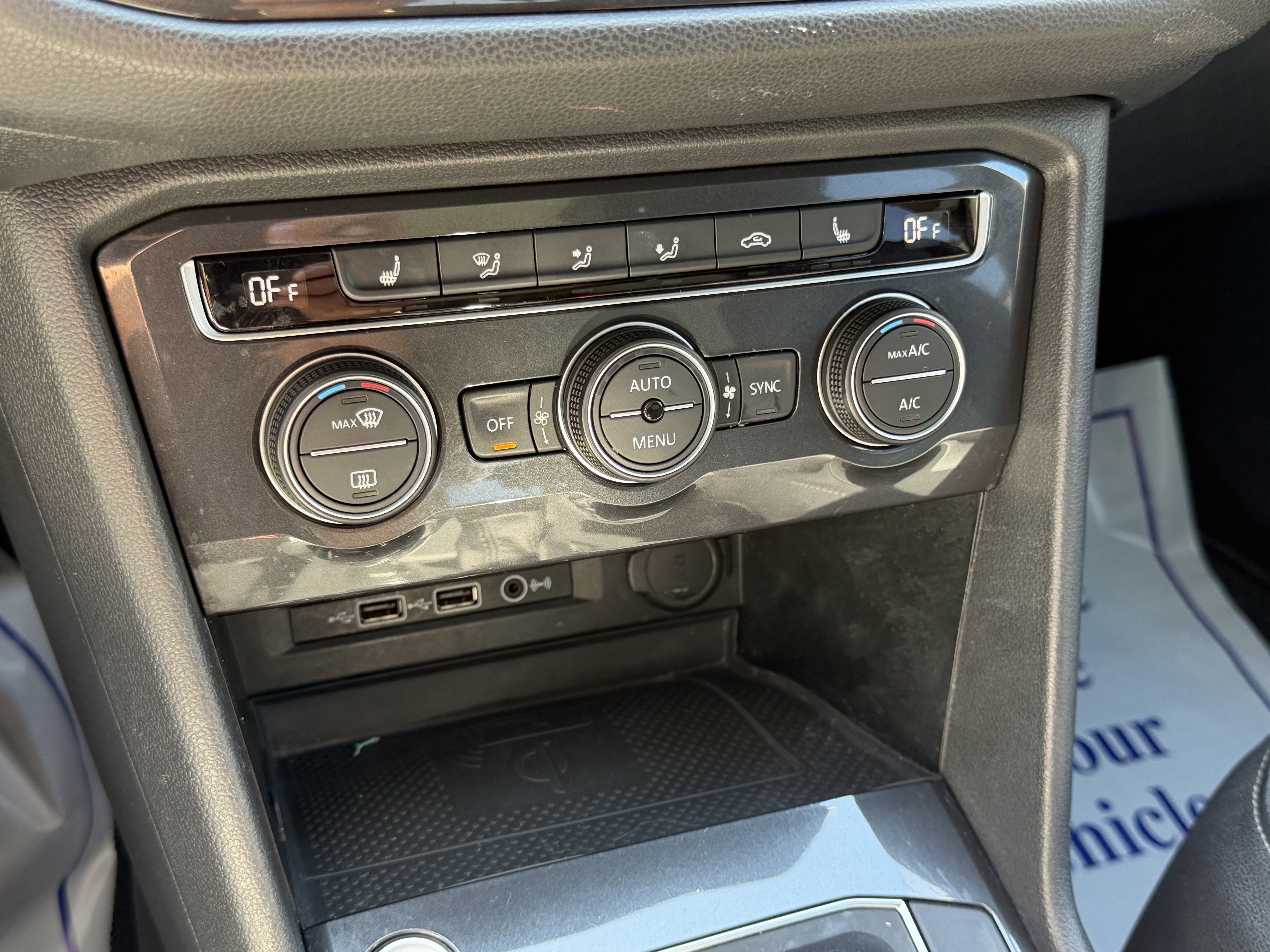 Used 2020 Volkswagen Tiguan SE w/ Panoramic Sunroof Package image 25