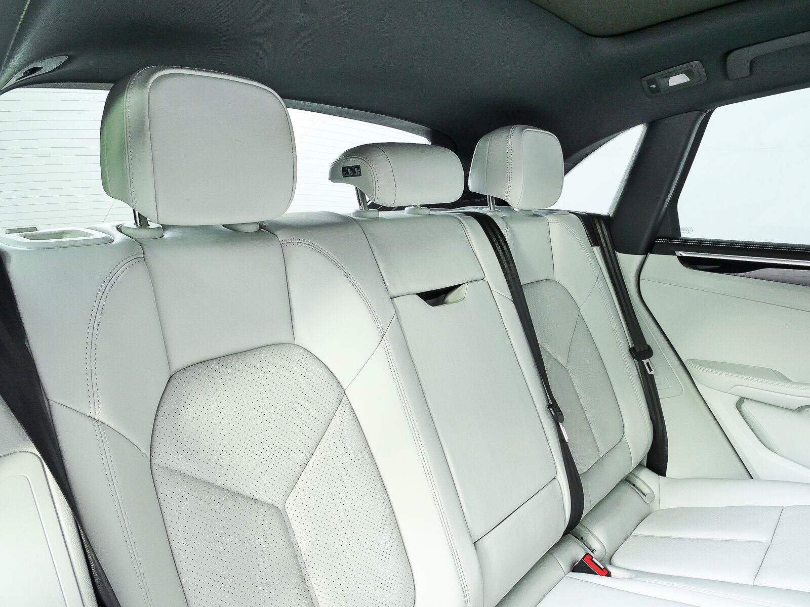 Certified 2024 Porsche Macan AWD/4WD image 20