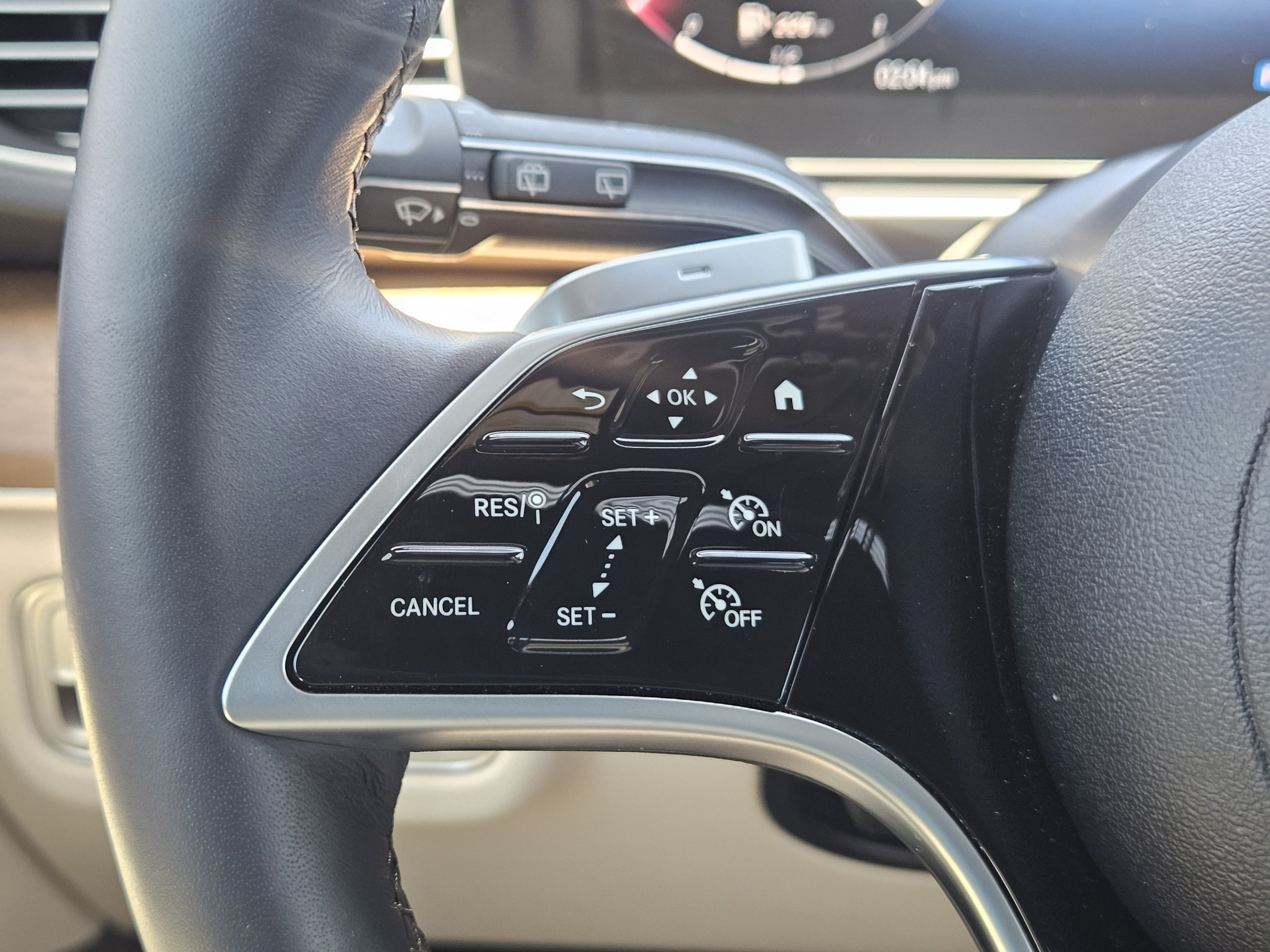 Certified 2025 Mercedes-Benz GLE 350 4MATIC image 26