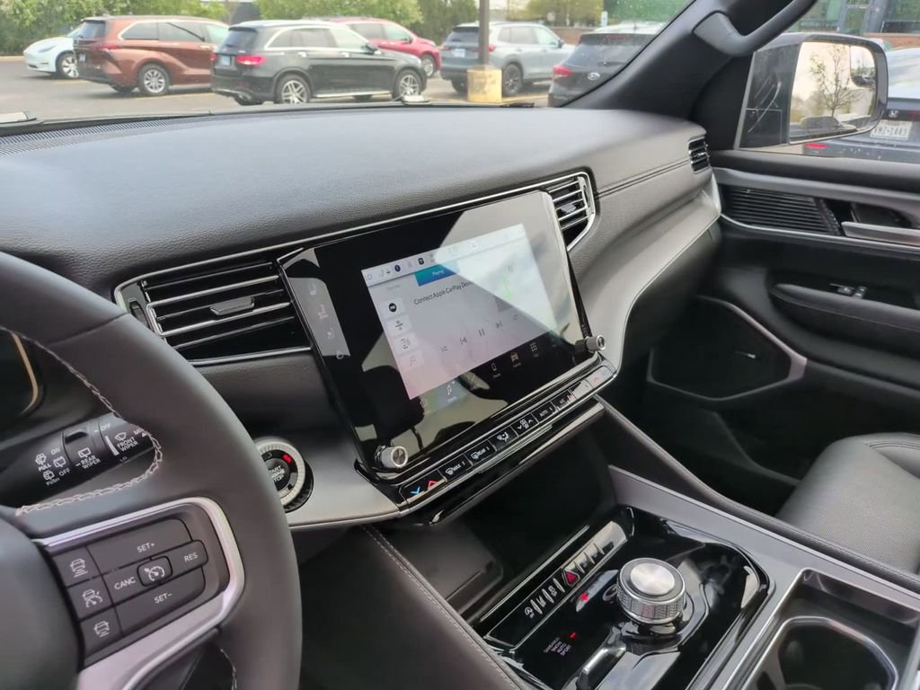 Certified 2025 Jeep Wagoneer Series II w/ Premium Group I AWD/4WD image 28