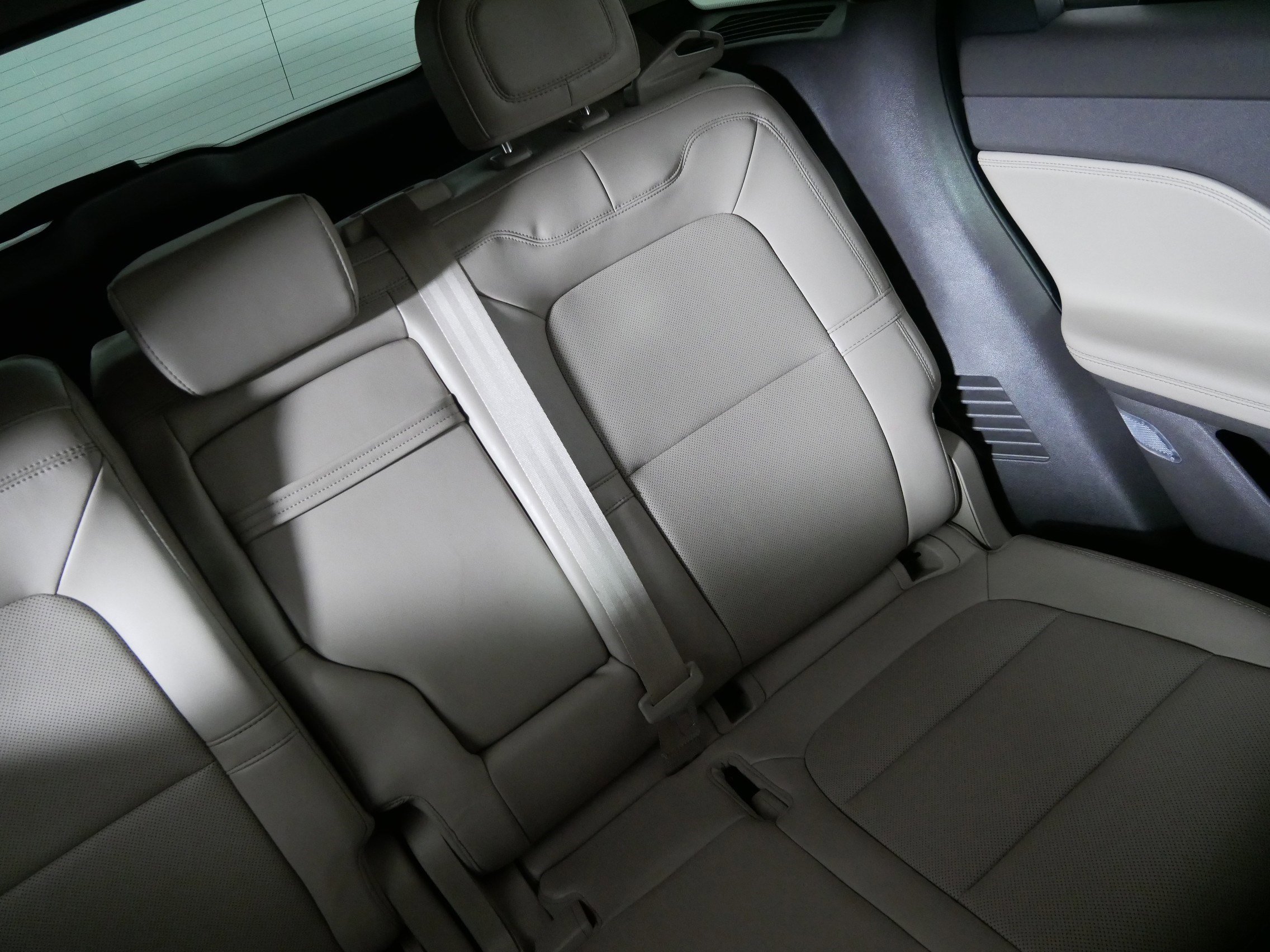 Used 2024 Lincoln Corsair Premiere w/ Equipment Group 101A image 14