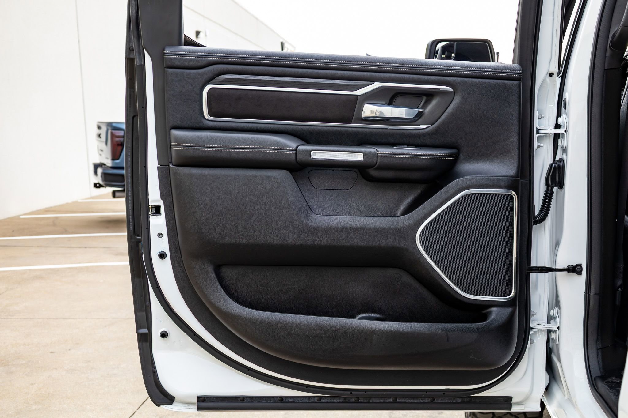 Used 2023 RAM 1500 Laramie AWD/4WD image 36