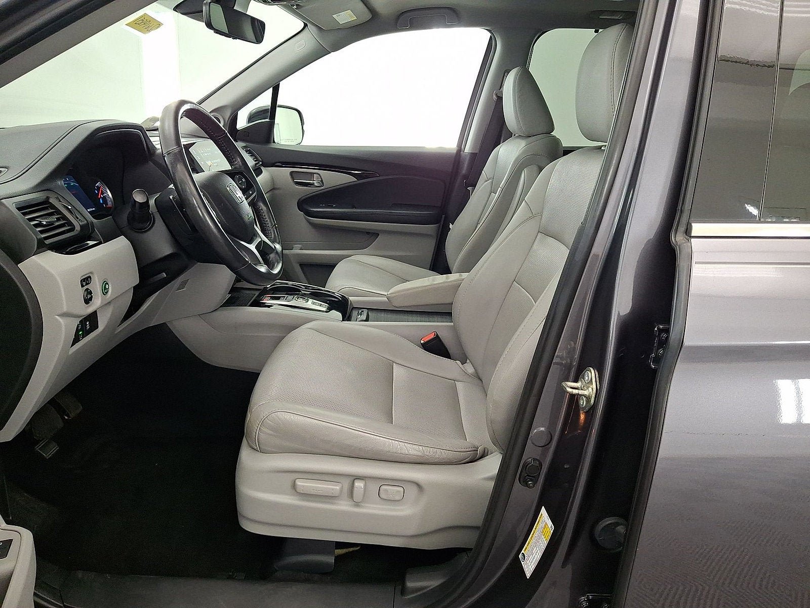 Used 2020 Honda Pilot Elite image 3