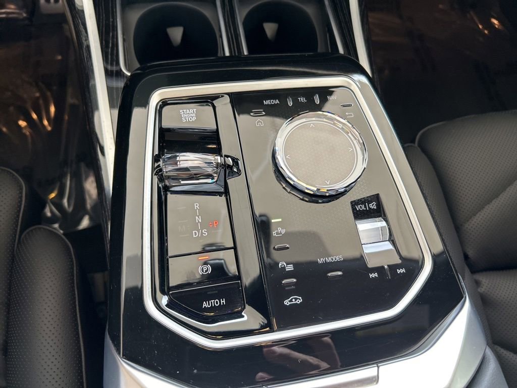 Used 2025 BMW 740i xDrive image 45