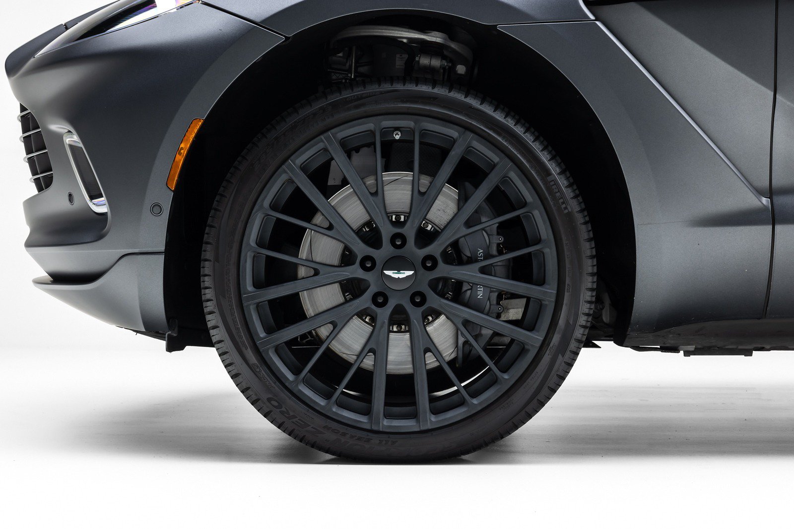 Used 2022 Aston Martin DBX AWD/4WD image 12