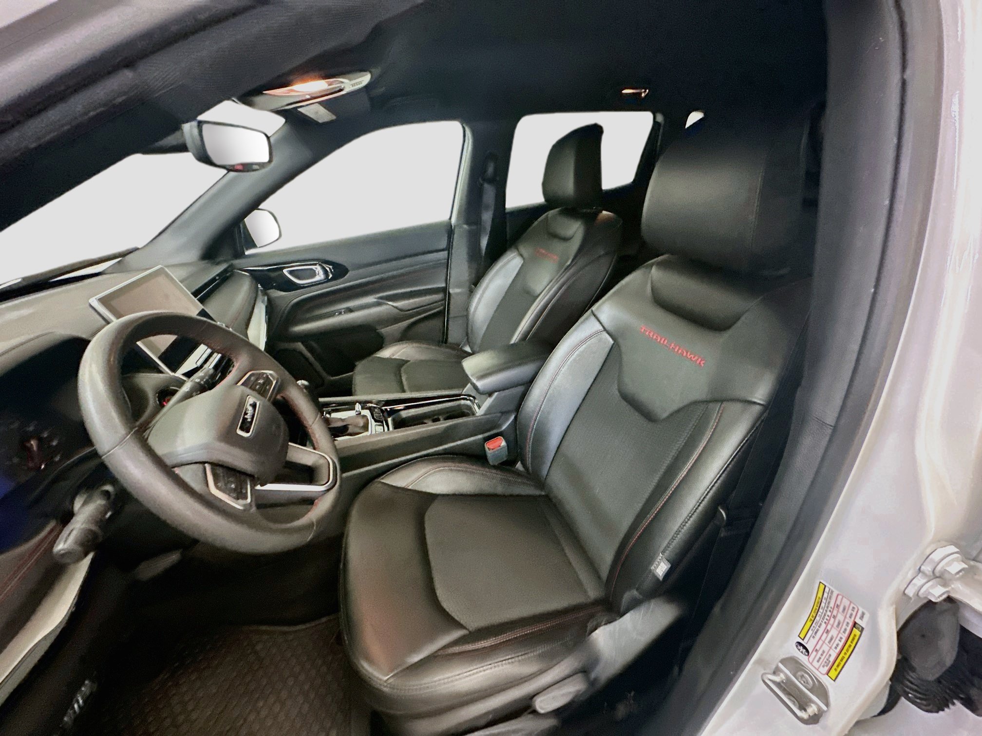 Used 2025 Jeep Compass Trailhawk AWD/4WD image 13