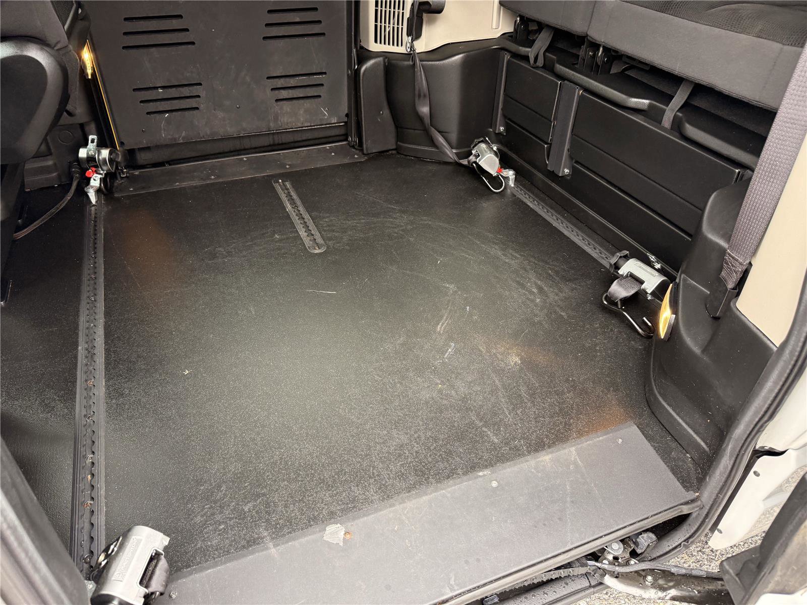 Used 2019 Dodge Grand Caravan SE image 13