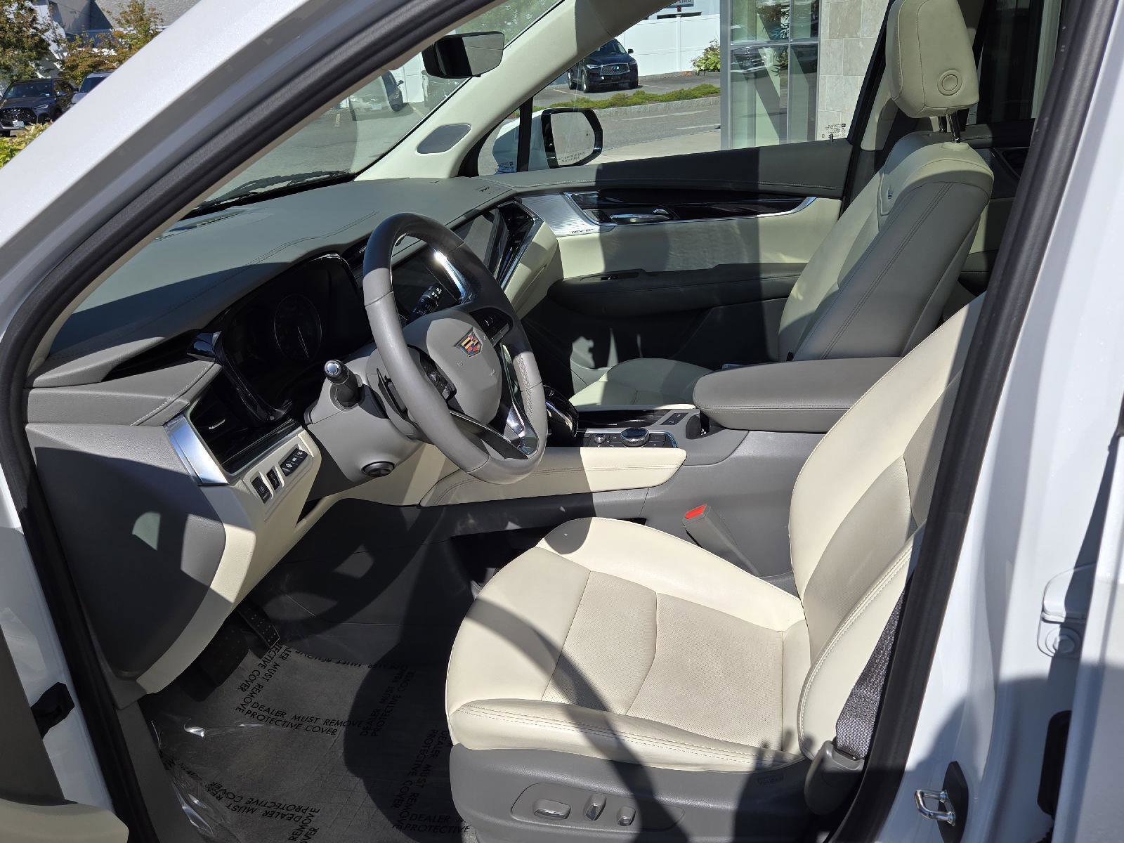 Used 2024 Cadillac XT6 Premium Luxury w/ Technology Package image 4