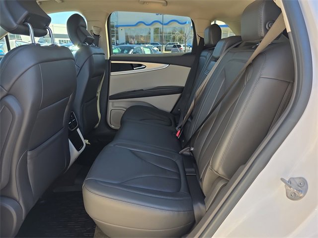 Used 2019 Lincoln Nautilus Select image 13