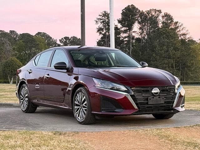 Used 2025 Nissan Altima 2.5 SV FWD image 1