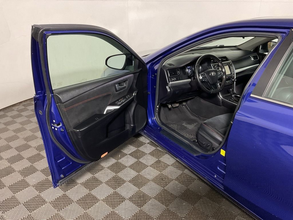 Used 2015 Toyota Camry XSE w/ Moonroof Package image 17