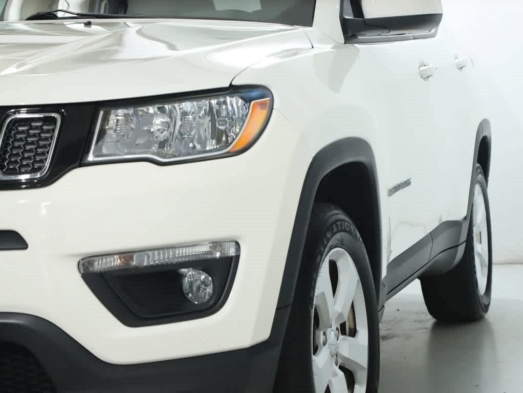 Used 2017 Jeep Compass Latitude w/ Popular Equipment Group AWD/4WD image 4