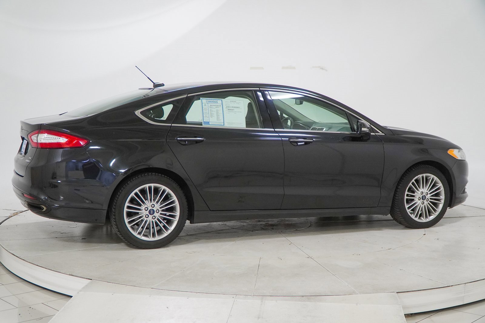 Used 2015 Ford Fusion SE w/ Equipment Group 202A image 10