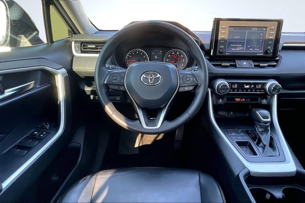Used 2020 Toyota RAV4 XLE Premium FWD image 10
