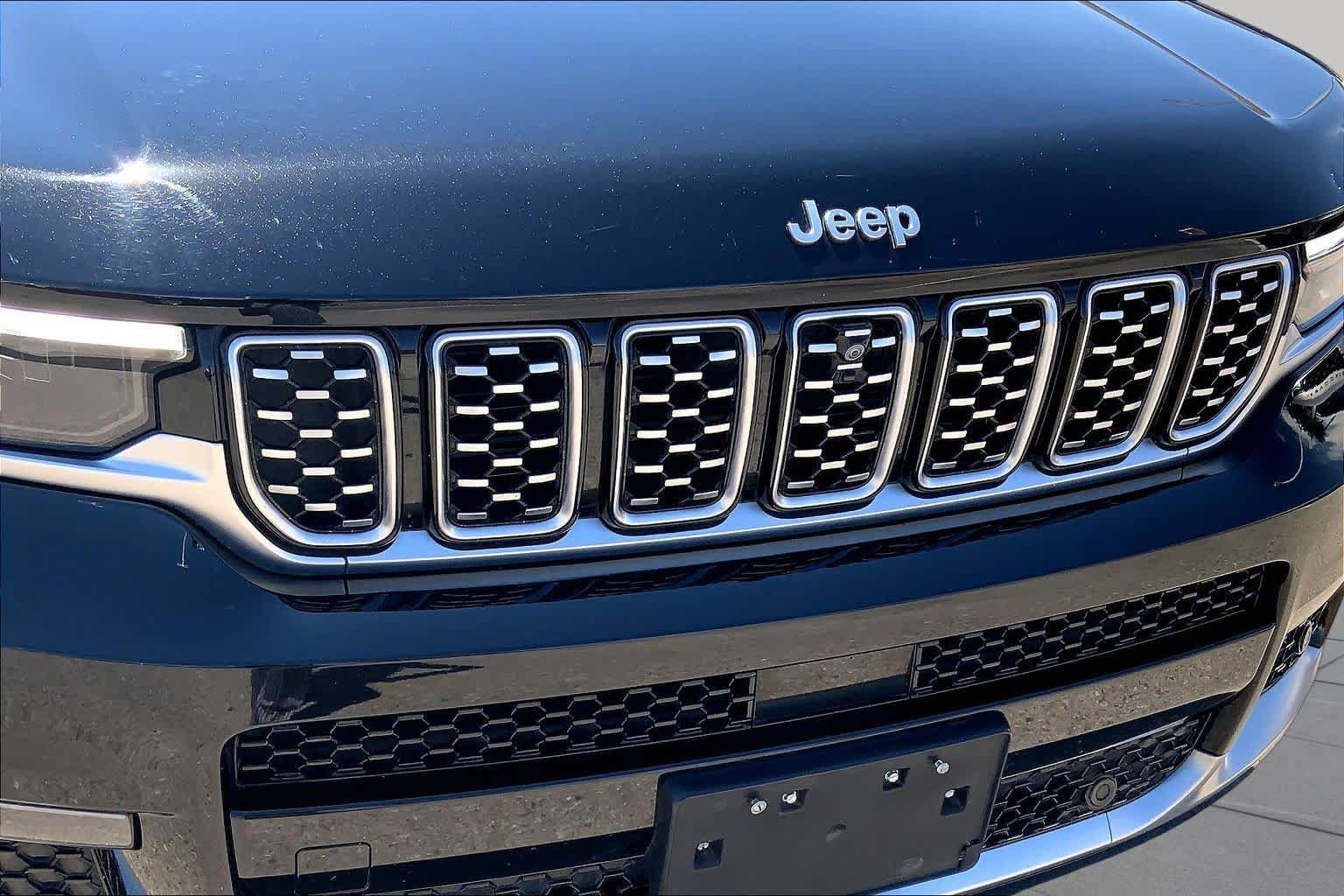 Used 2021 Jeep Grand Cherokee L Summit w/ Luxury Tech Group V AWD/4WD image 29