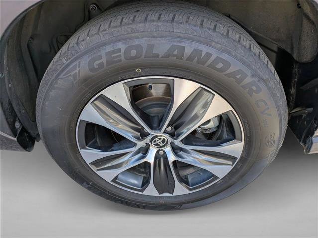 Used 2021 Toyota Highlander XLE image 9